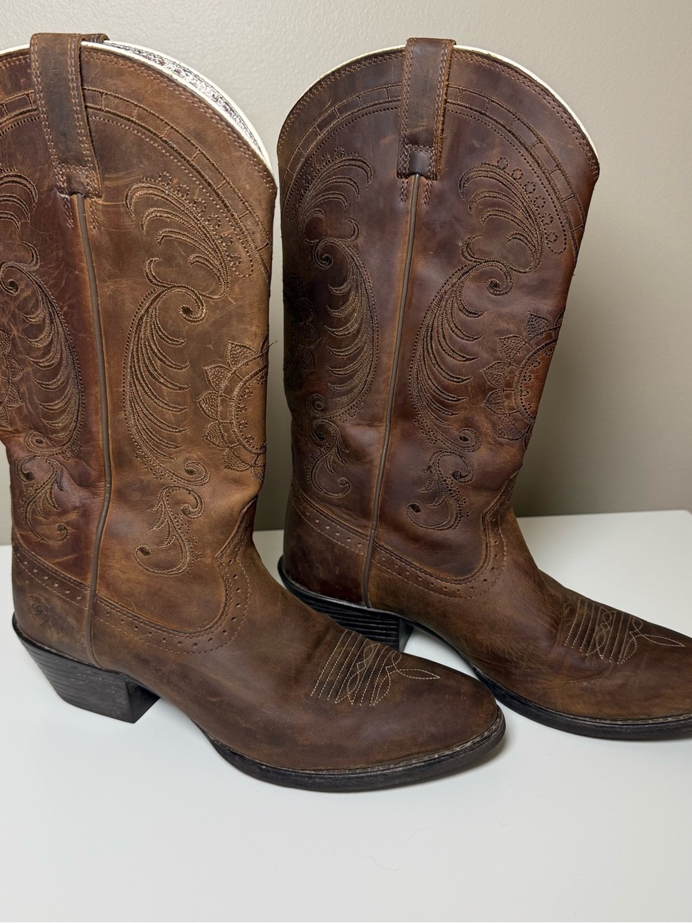 Ariat Women's Magnolia Western Boots Distressed Brown Leather US 7B Style 100109 - Picture 2 of 9